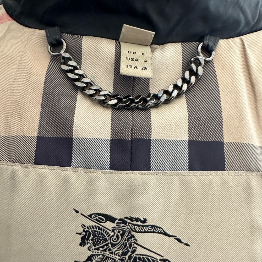 Burberry London Raincoat - Picture 5 of 8